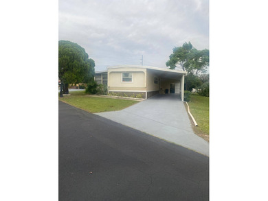 Lake Dell Home For Sale in Dundee Florida