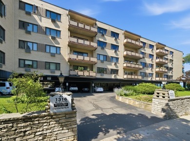 Rarely available Spectacular Condo with breathtaking views of - photo 1