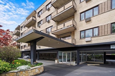 Rarely available Spectacular Condo with breathtaking views of - photo 4