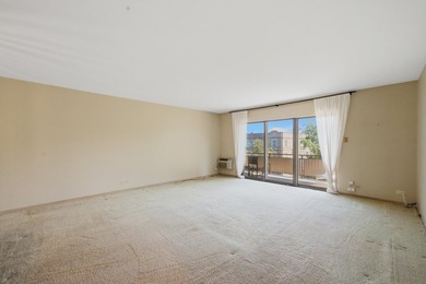 Rarely available Spectacular Condo with breathtaking views of - photo 6