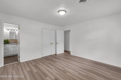 Welcome home to this beautifully updated 3-bedroom, 2-bath - photo 12