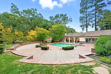 Luxury estate with elegant design. Exquisite One of a kind gated - photo 13