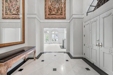 Luxury estate with elegant design. Exquisite One of a kind gated - photo 16
