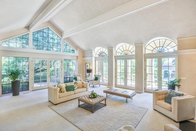 Luxury estate with elegant design. Exquisite One of a kind gated - photo 17