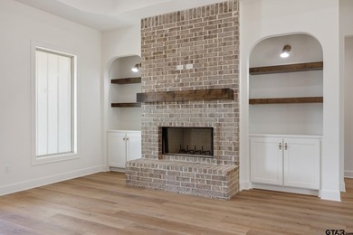 Welcome to this gorgeous 4-bedroom, 3.5-bath home perfectly - photo 7