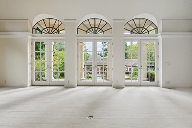 Luxury estate with elegant design. Exquisite One of a kind gated - photo 18