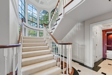 Luxury estate with elegant design. Exquisite One of a kind gated - photo 19
