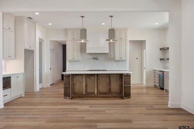 Welcome to this gorgeous 4-bedroom, 3.5-bath home perfectly - photo 9