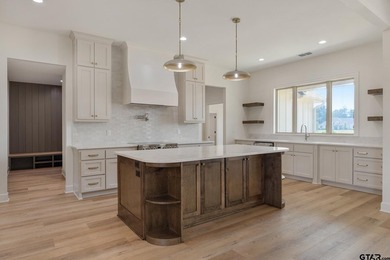 Welcome to this gorgeous 4-bedroom, 3.5-bath home perfectly - photo 10