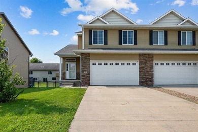 Move In Ready 4-bedroom, 3.5-bath zero-lot home in Cedar Springs - photo 1