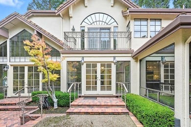 Luxury estate with elegant design. Exquisite One of a kind gated - photo 22