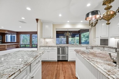 Luxury estate with elegant design. Exquisite One of a kind gated - photo 26