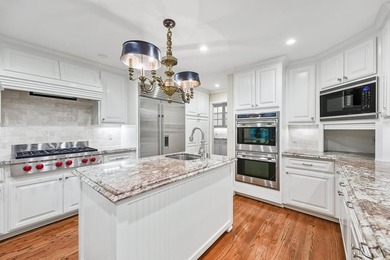 Luxury estate with elegant design. Exquisite One of a kind gated - photo 28