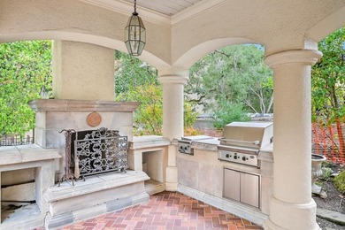 Luxury estate with elegant design. Exquisite One of a kind gated - photo 29
