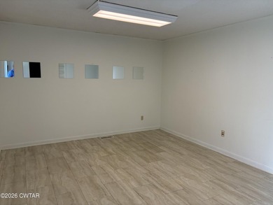 NICE OFFICE SPACE FOR SMALL 1-5 OFFICE - photo 3