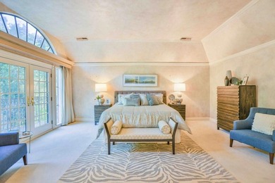 Luxury estate with elegant design. Exquisite One of a kind gated - photo 36