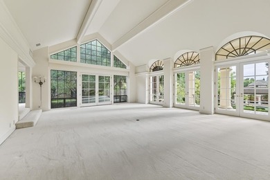 Luxury estate with elegant design. Exquisite One of a kind gated - photo 37