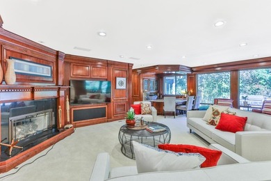 Luxury estate with elegant design. Exquisite One of a kind gated - photo 39
