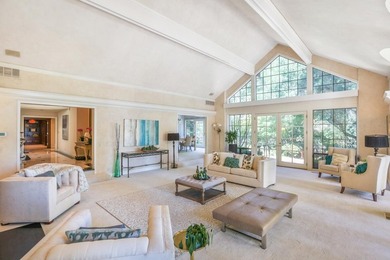 Luxury estate with elegant design. Exquisite One of a kind gated - photo 41