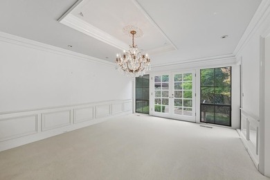 Luxury estate with elegant design. Exquisite One of a kind gated - photo 42