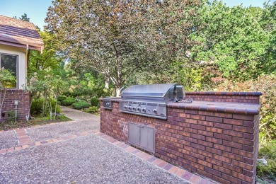 Luxury estate with elegant design. Exquisite One of a kind gated - photo 46