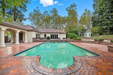 Luxury estate with elegant design. Exquisite One of a kind gated - photo 53
