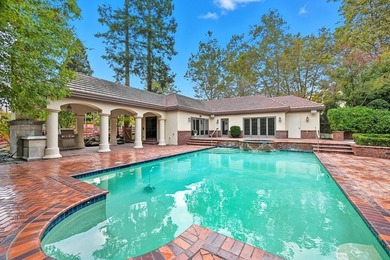 Luxury estate with elegant design. Exquisite One of a kind gated - photo 54