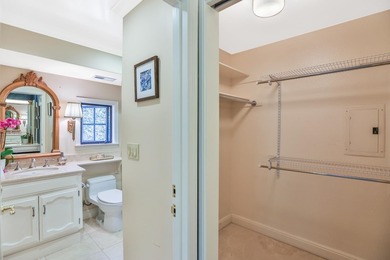 Luxury estate with elegant design. Exquisite One of a kind gated - photo 55