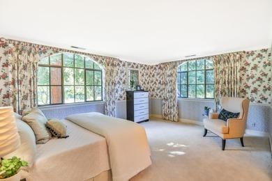 Luxury estate with elegant design. Exquisite One of a kind gated - photo 56