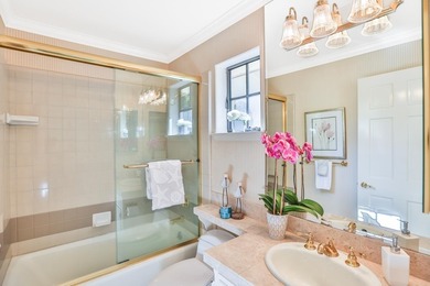 Luxury estate with elegant design. Exquisite One of a kind gated - photo 58