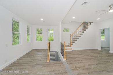 Fully gut-renovated from top to bottom within the last two years - photo 8