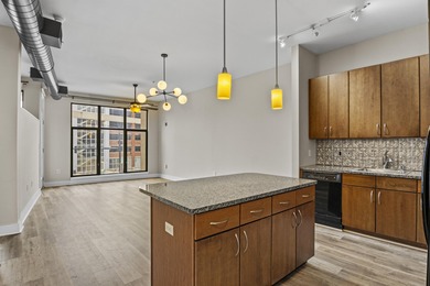 Wonderfully maintained 1 bed, 1 bath condo at Center Court