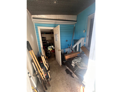 Newly renovated 2 bedroom 1 bathroom, could easily be converted - photo 4