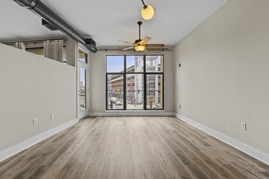 Wonderfully maintained 1 bed, 1 bath condo at Center Court