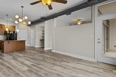 Wonderfully maintained 1 bed, 1 bath condo at Center Court