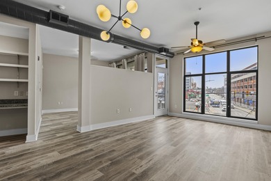 Wonderfully maintained 1 bed, 1 bath condo at Center Court