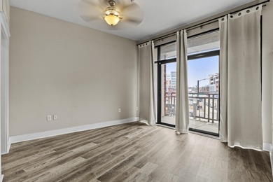 Wonderfully maintained 1 bed, 1 bath condo at Center Court