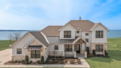 Amazing 4 bed 4 bath lake home on open water! Incredible views! - photo 2