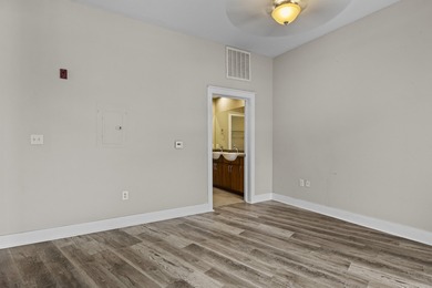 Wonderfully maintained 1 bed, 1 bath condo at Center Court