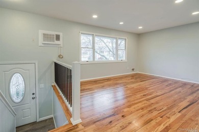 Nestled on a quiet, tree-lined cul-de-sac in Northport, this - photo 2