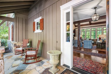 Welcome to an extraordinary lakefront retreat on Lake Toxaway - photo 3