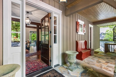 Welcome to an extraordinary lakefront retreat on Lake Toxaway - photo 4