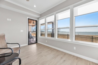 Amazing 4 bed 4 bath lake home on open water! Incredible views! - photo 34