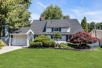 Welcome home to this immaculate move-in ready Cape nestled in - photo 2