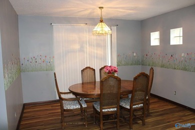 Waterfront living on Lake Guntersville! This 3BR/4BA home offers - photo 4