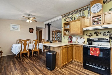 This well-maintained 3 bedroom, 2 bathroom home offers 1,296 - photo 18