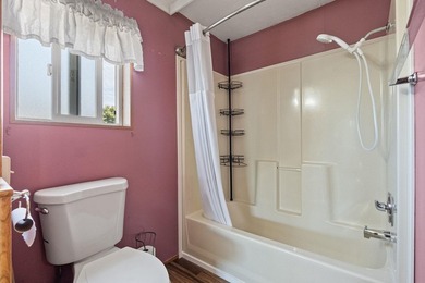 This well-maintained 3 bedroom, 2 bathroom home offers 1,296 - photo 20