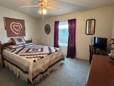 Move right into this well-maintained Fleetwood manufactured home - photo 21