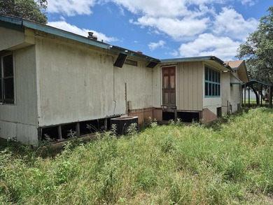 Opportunity-focused 4-bedroom, 2-bath property. Built in 1996 - photo 2