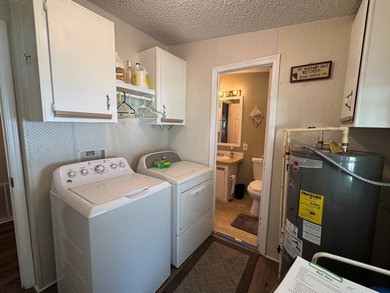 Move right into this well-maintained Fleetwood manufactured home - photo 22